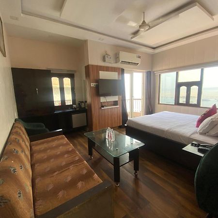 Hotel Sita Palace On Heritage Ghats Of Benaras Varanasi Exterior foto