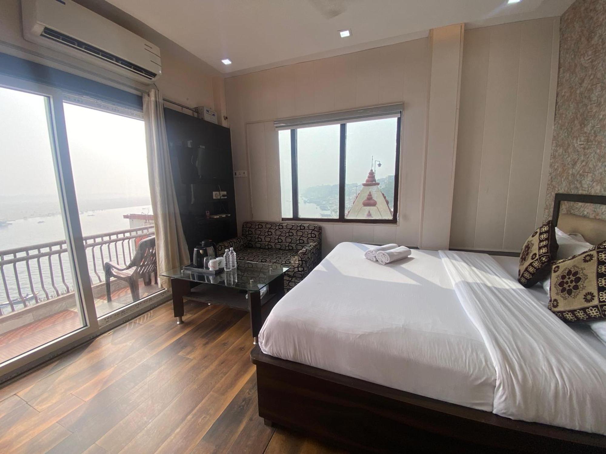 Hotel Sita Palace On Heritage Ghats Of Benaras Varanasi Exterior foto
