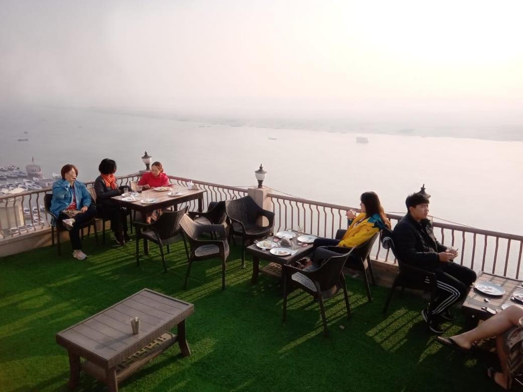 Hotel Sita Palace On Heritage Ghats Of Benaras Varanasi Exterior foto